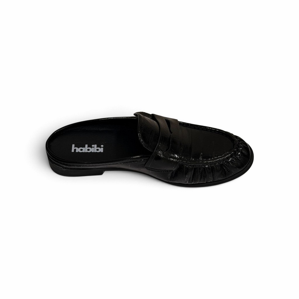 Sabot mocassini habibi neri in pelle lucida effetto coccodrillo con design senza tallone e dettaglio a fascia